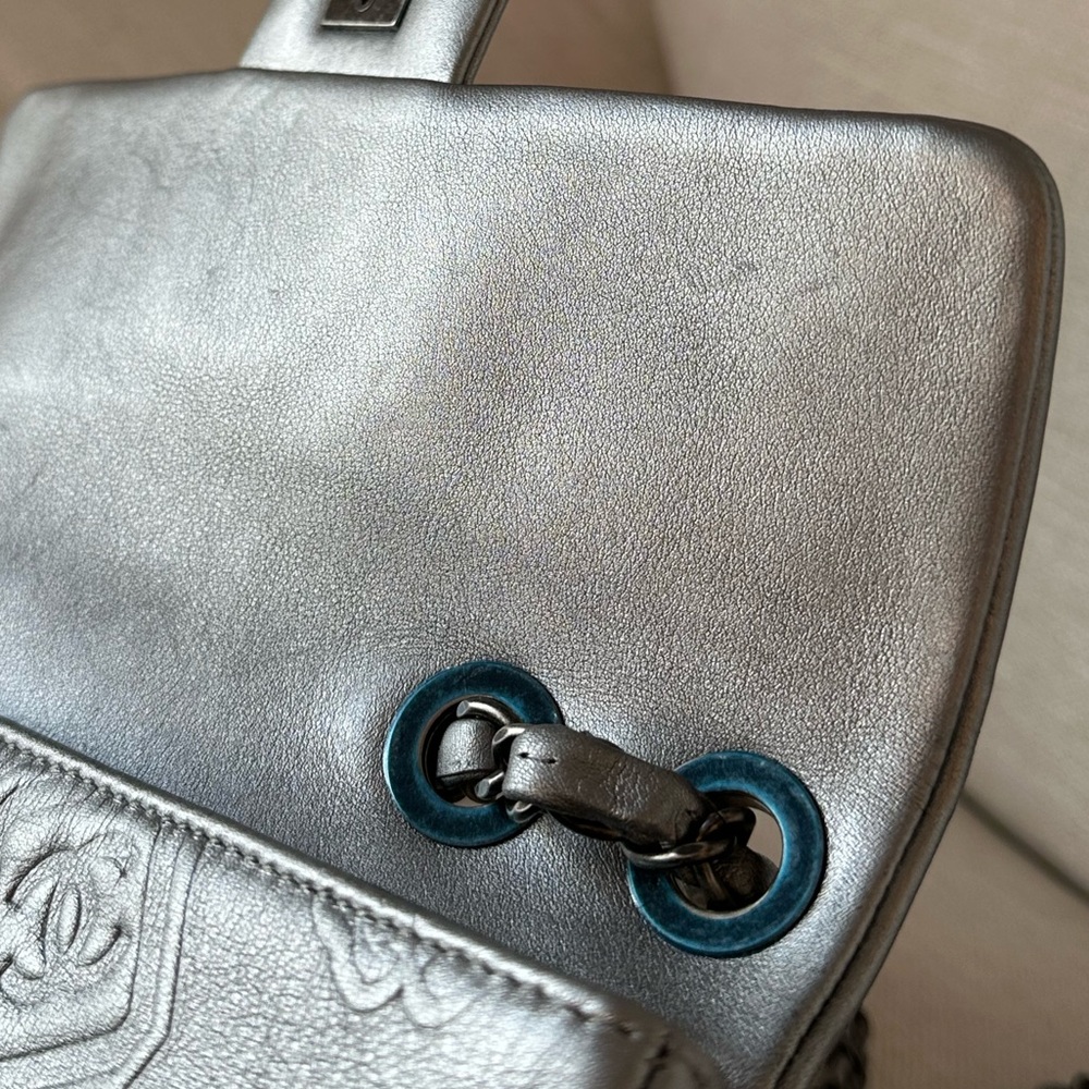 CHANEL Silver Quilted Shoulder Bag - Picture 7 of 10
